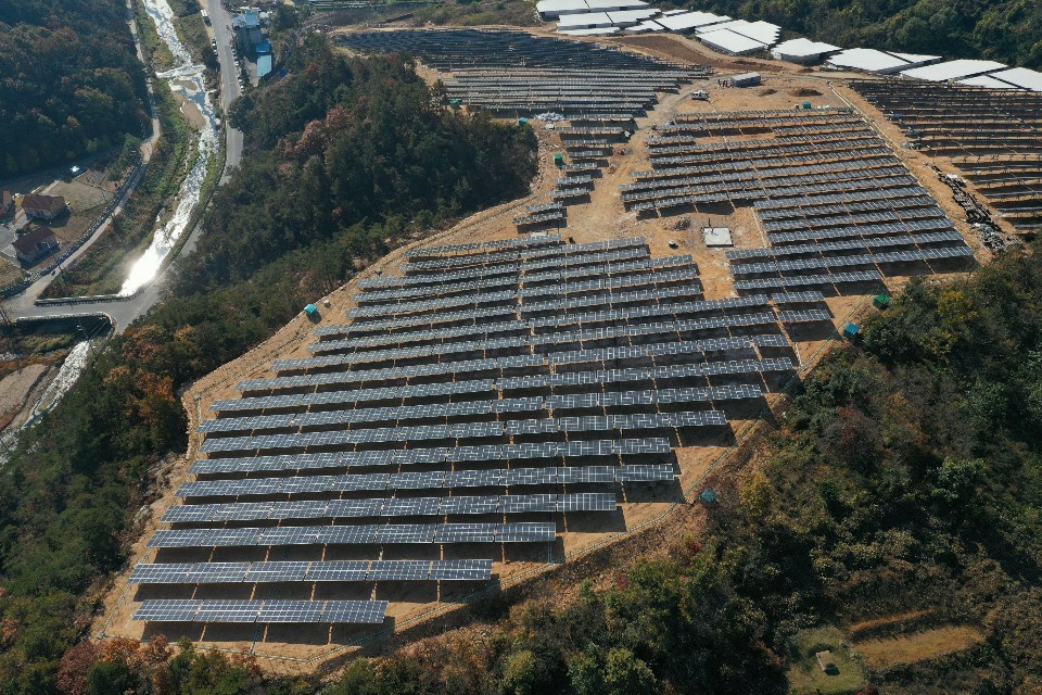 Venda quente Mono Painel Solar Tipo P 120 Células 600W Placa Solar PV com 12 Anos+ Garantia